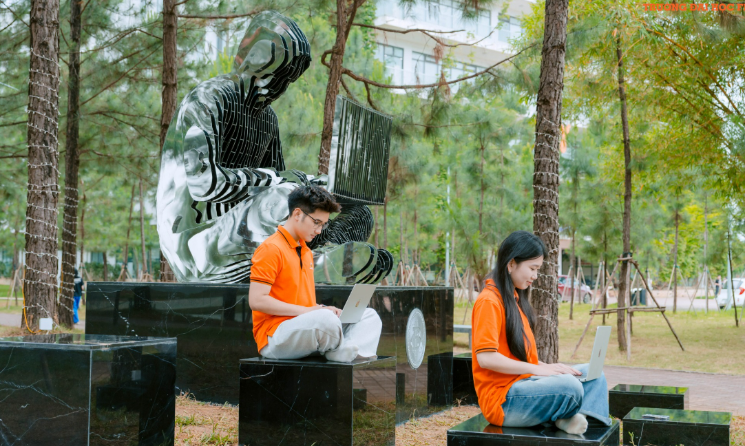 Hình ảnh bài viết: ĐH FPT Hà Nội khánh thành tượng Satoshi Nakamoto, lan tỏa tinh thần công nghệ phi tập trung